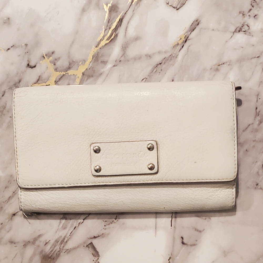 Kate Spade Ivory White Bilfold